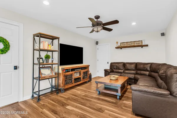 $979,900 | 1 Lake Ontario Lane, Morganville, NJ 07751