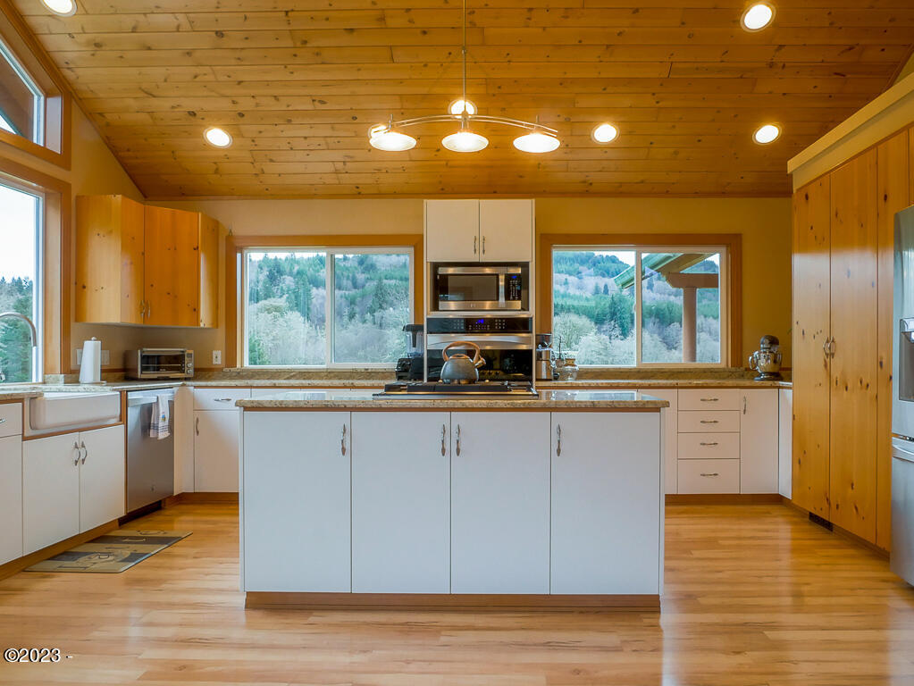 12319 Logsden Road Blodgett, OR 97326 - Photo 12 of 78 Kitchen