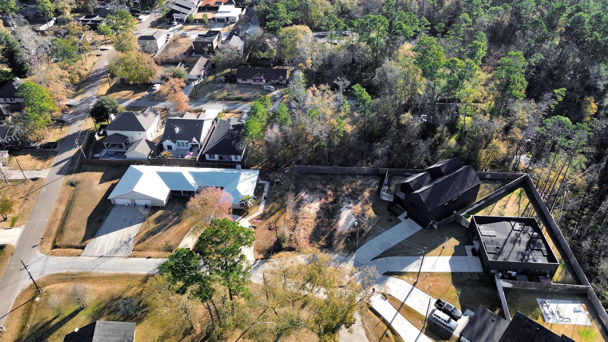 10932 Bluebird Place Conroe, TX 77385 - Photo 2 of 21