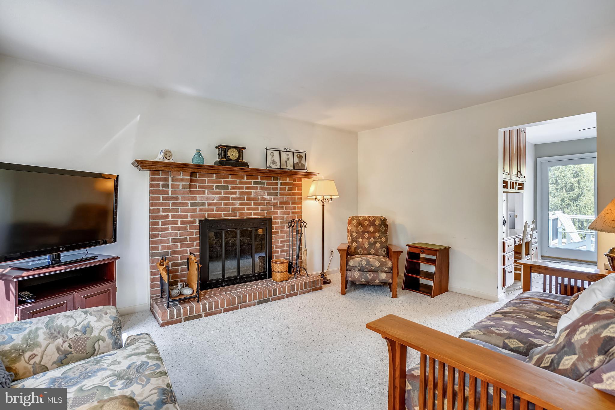 8539 Edenton Road Fulton, MD 20759 - Photo 18 of 39 Bright and cheery family room