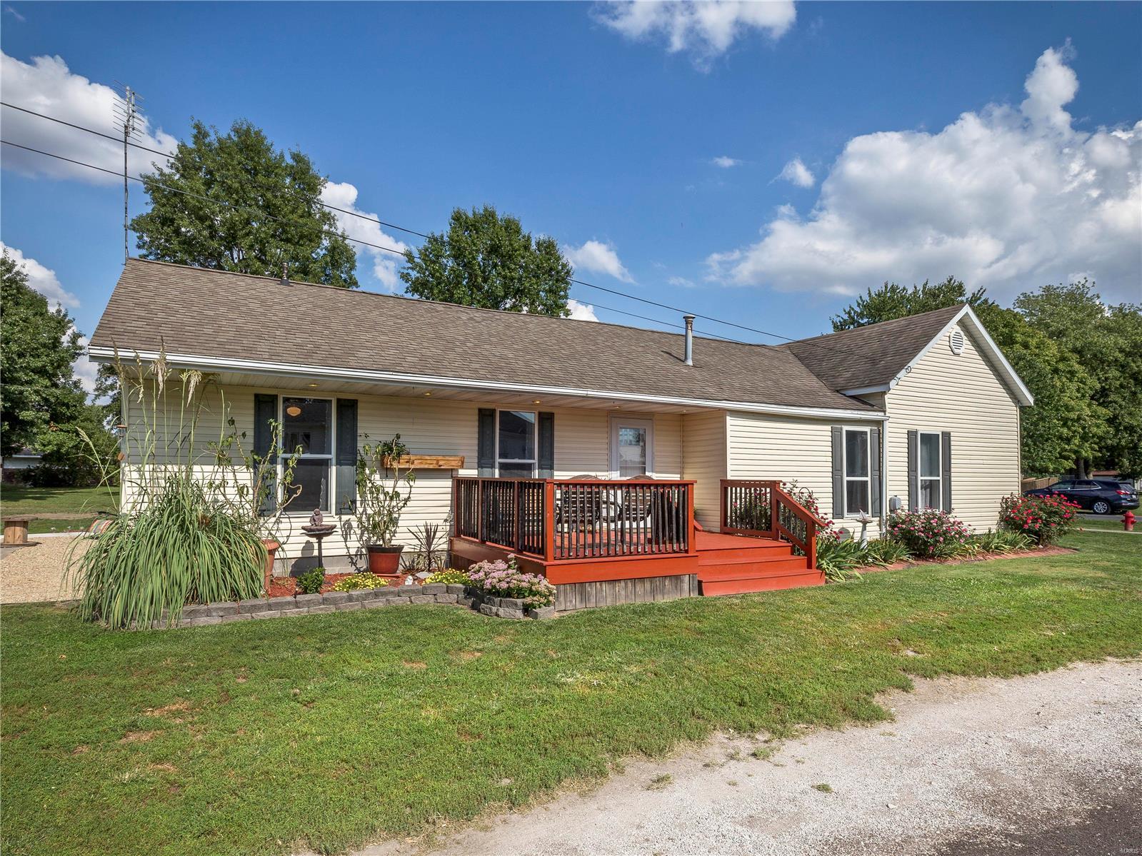 401 East Maple Street Gillespie, IL 62033 - Photo 2 of 36 Gallery Image 2