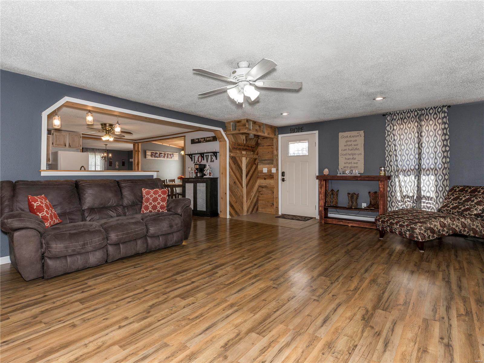 401 East Maple Street Gillespie, IL 62033 - Photo 12 of 36 Gallery Image 12
