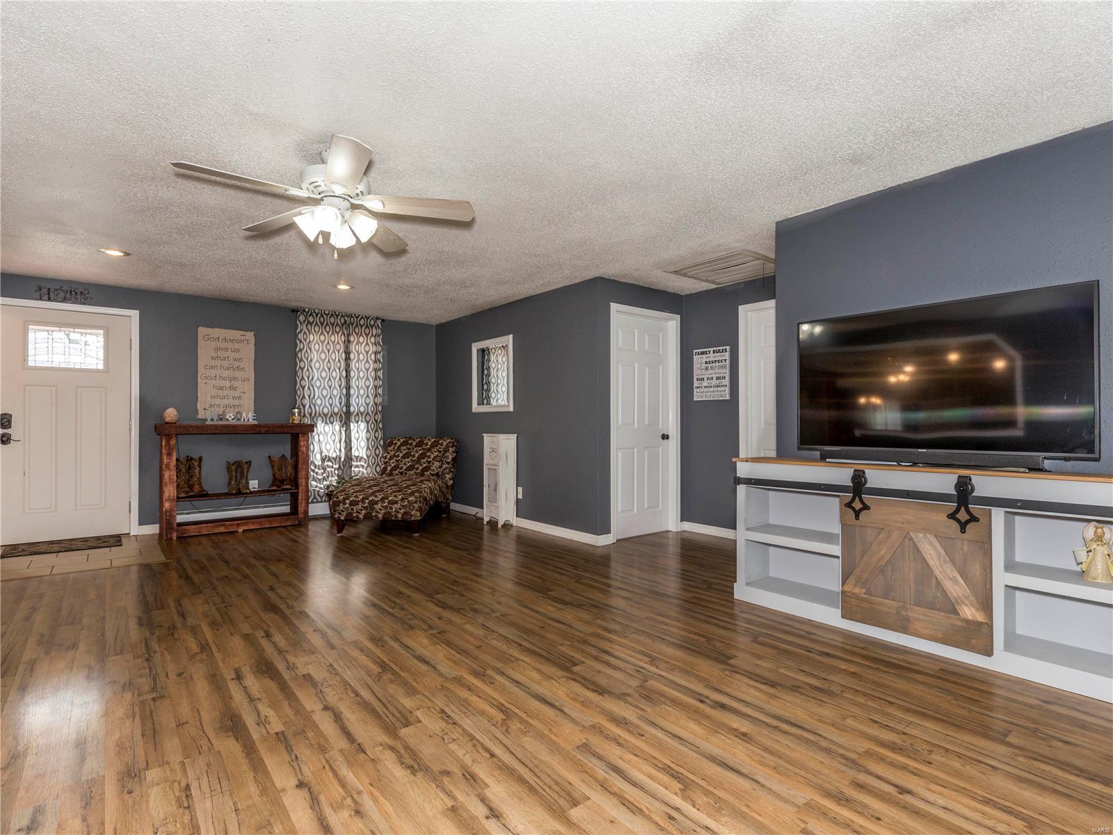 401 East Maple Street Gillespie, IL 62033 - Photo 13 of 36 Gallery Image 13