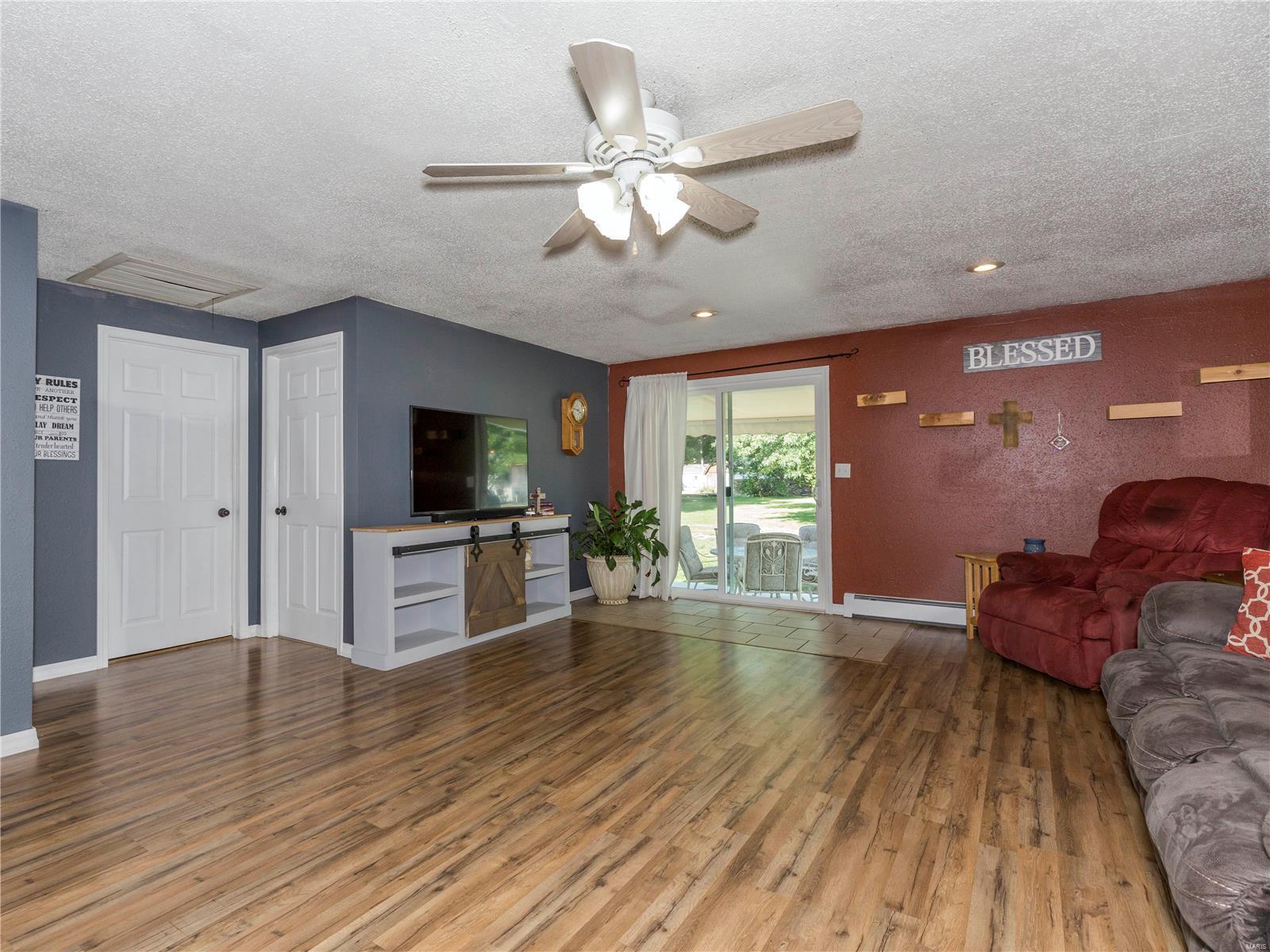 401 East Maple Street Gillespie, IL 62033 - Photo 15 of 36 Gallery Image 15
