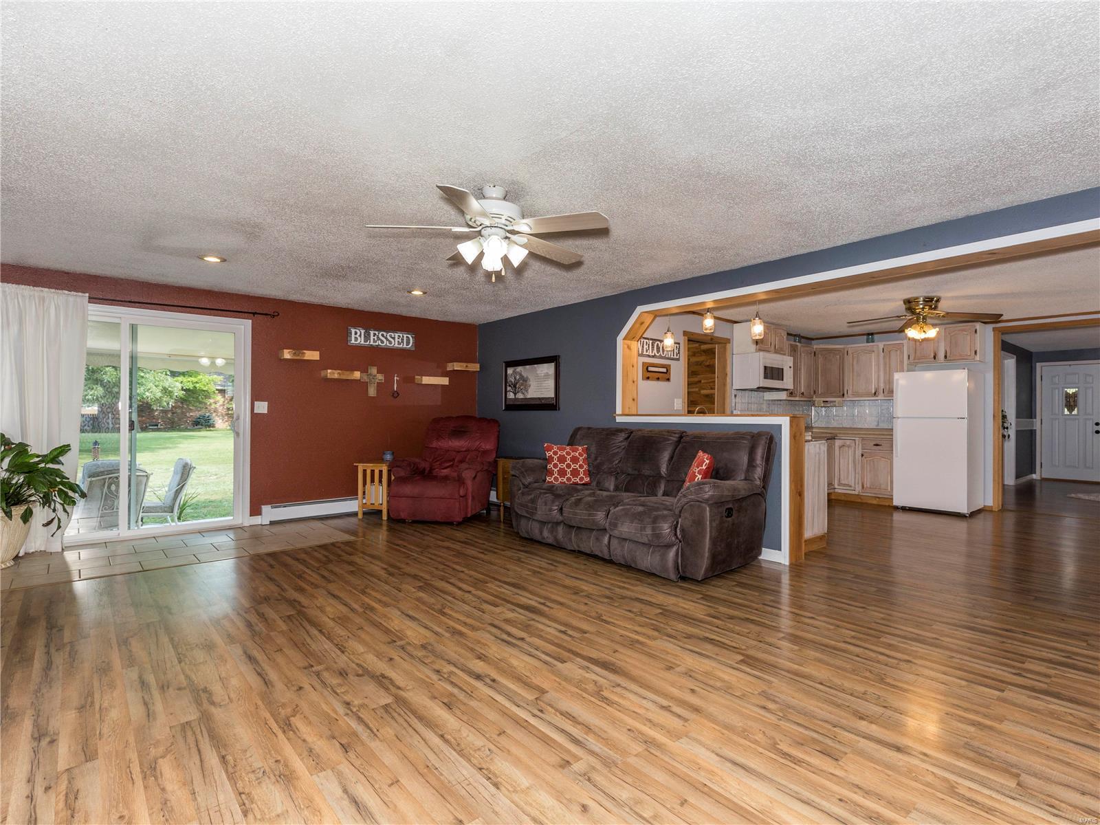 401 East Maple Street Gillespie, IL 62033 - Photo 16 of 36 Gallery Image 16