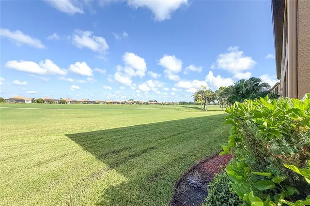 a view of a house with backyard and garden