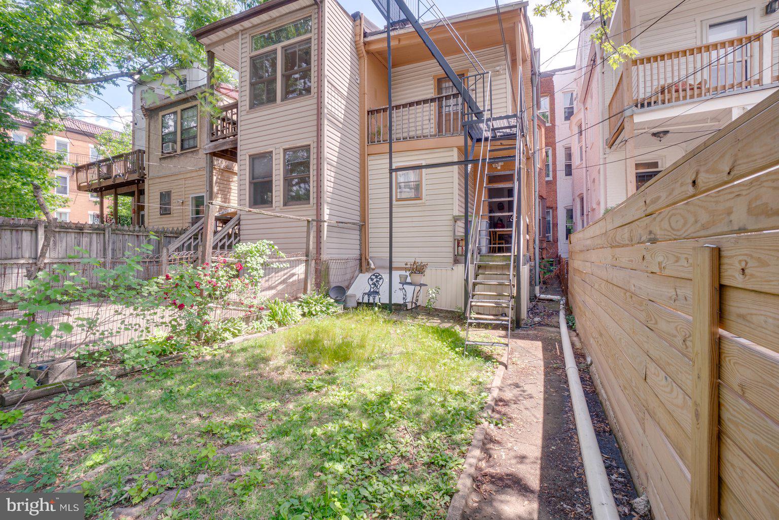 2740 North Calvert Street Baltimore, MD 21218 - Photo 30 of 32 Rear