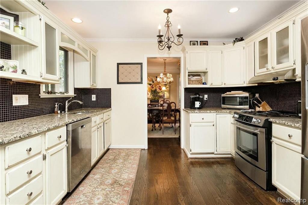 1179 East Maple Road Birmingham, MI 48009 - Photo 5 of 30