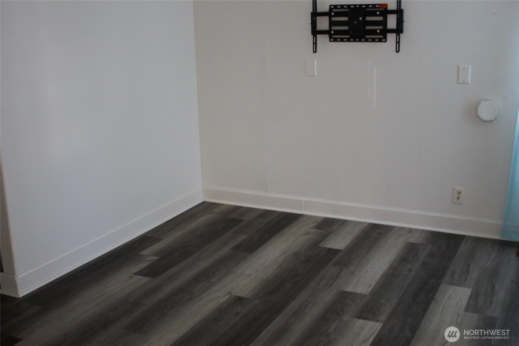 512 West Broadway Avenue Ritzville, WA 99169 - Photo 2 of 16 a view of wooden floor