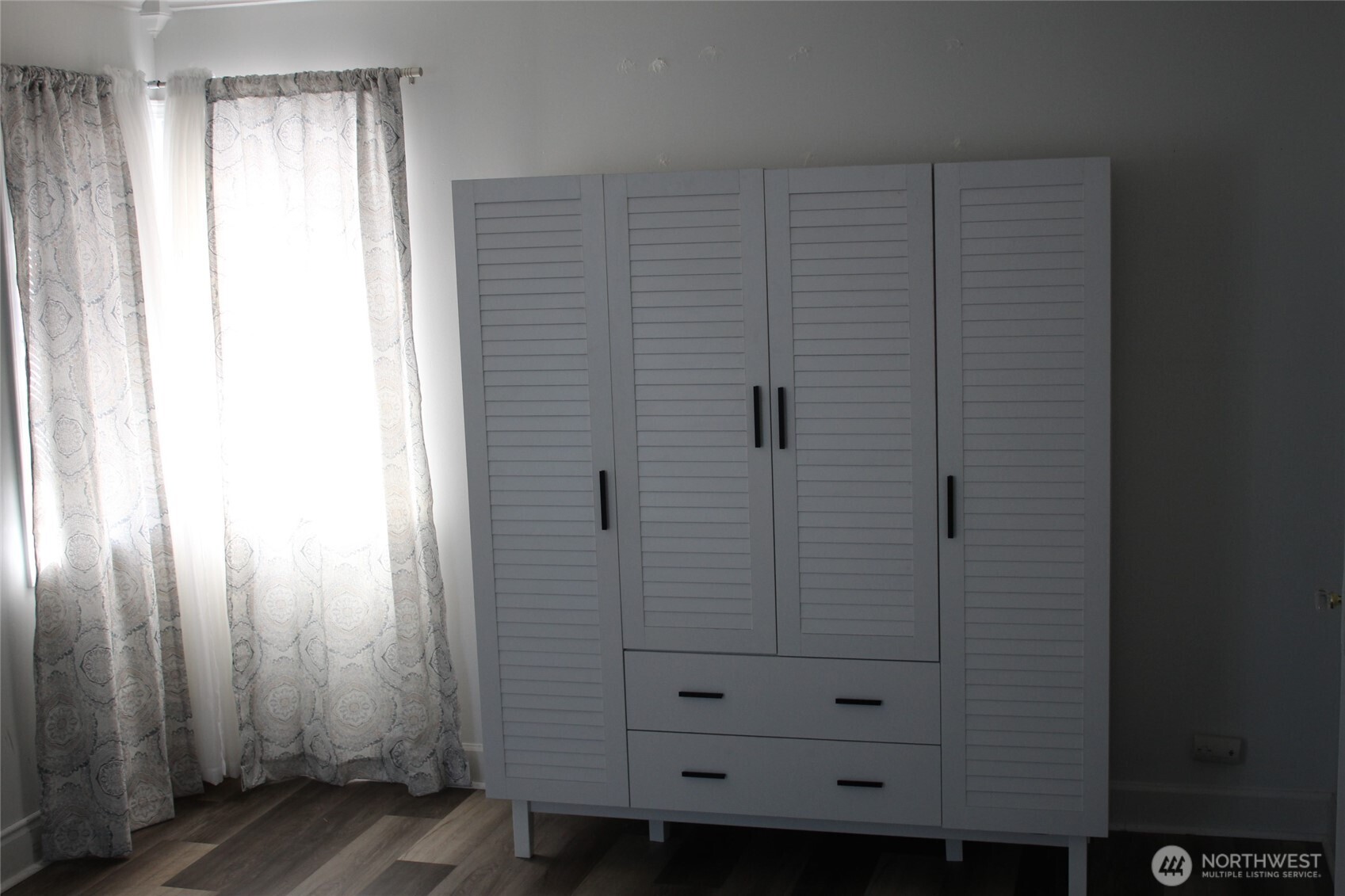 512 West Broadway Avenue Ritzville, WA 99169 - Photo 4 of 16 a view of walk in closet