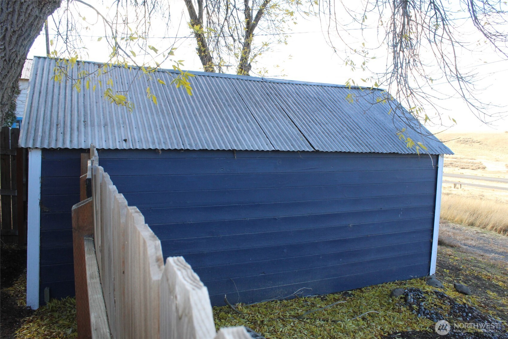 512 West Broadway Avenue Ritzville, WA 99169 - Photo 10 of 16 a backyard of a house