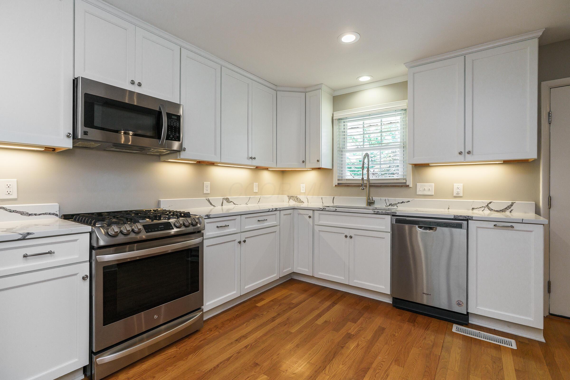 1780 Riverhill Road Columbus, OH 43221 - Photo 6 of 35 Updated Kitchen