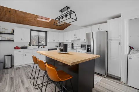 $620,000 | 4 Halsey Avenue, Middletown, RI 02842