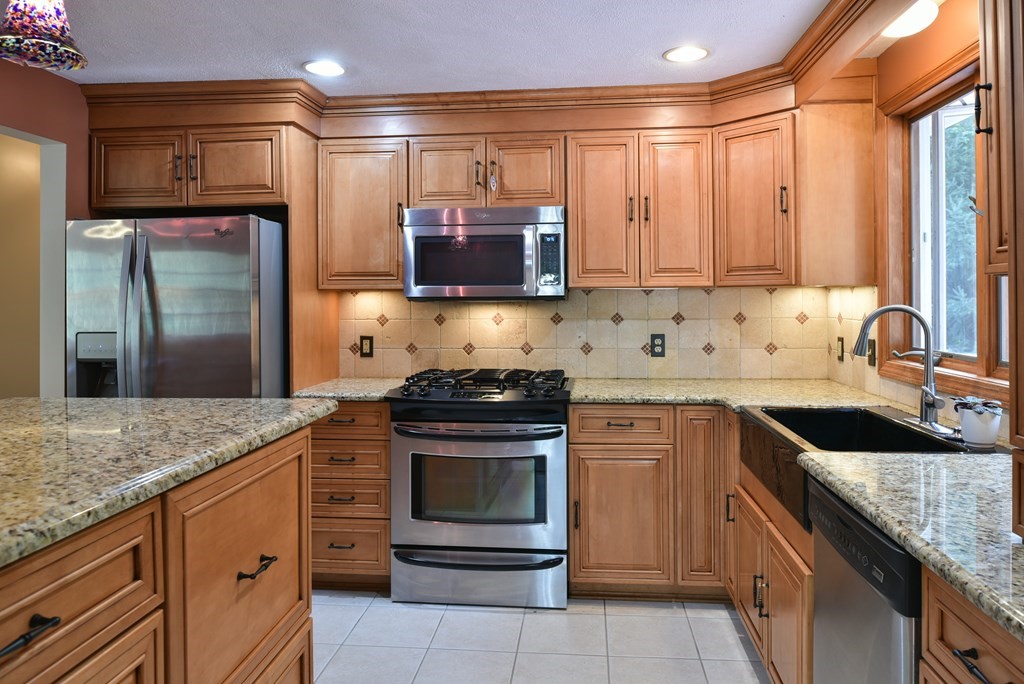 2 Olde Berry Road Andover, MA 01810 - Photo 8 of 19 Gallery Image 8