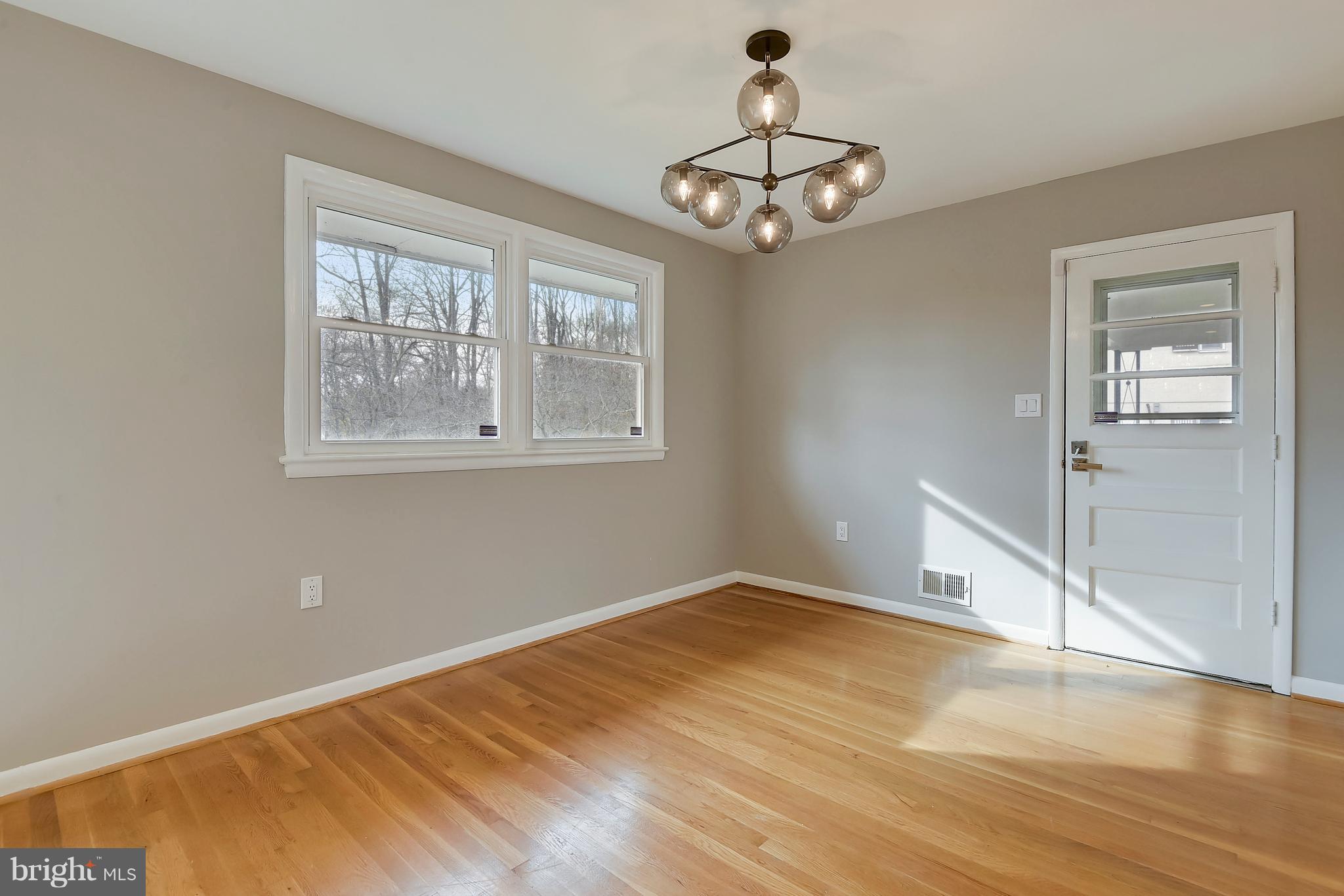 504 Finsbury Road Silver Spring, MD 20904 - Photo 14 of 48 Dining area