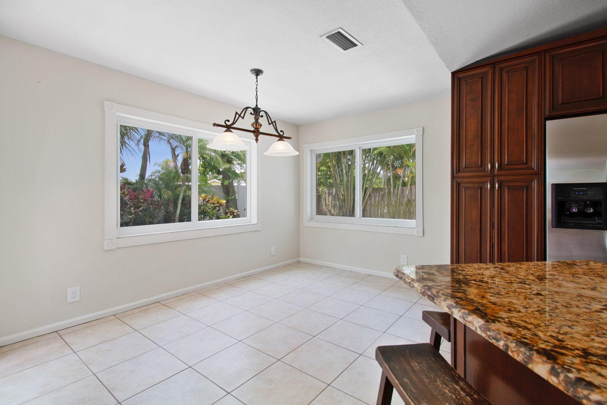 6298 Amberwoods Drive Boca Raton, FL 33433 - Photo 11 of 33 6298 AMBERWOODS EAT IN KITCHEN