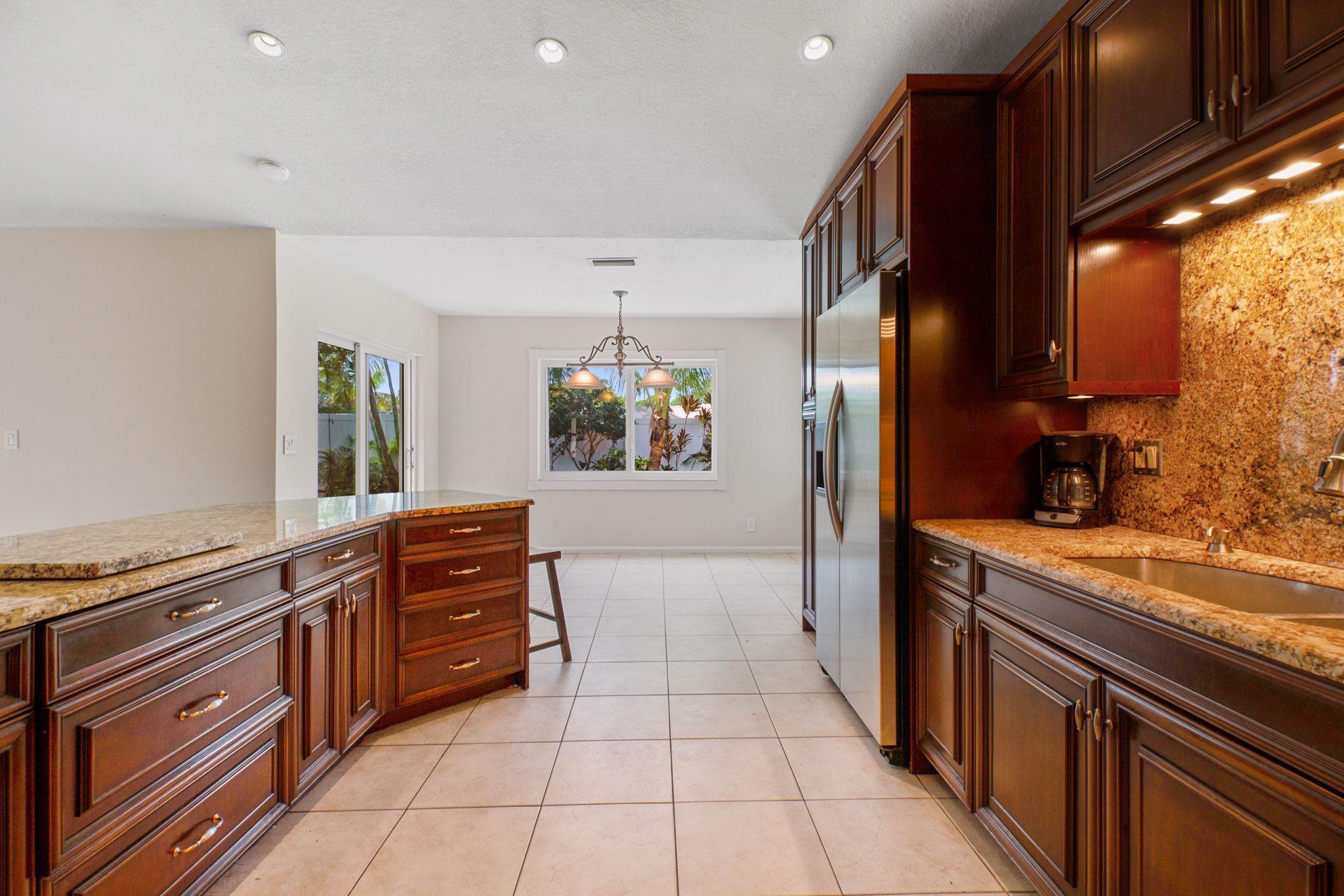 6298 Amberwoods Drive Boca Raton, FL 33433 - Photo 9 of 33 6298 AMBERWOODS KITCHEN EAT IN KITCHEN