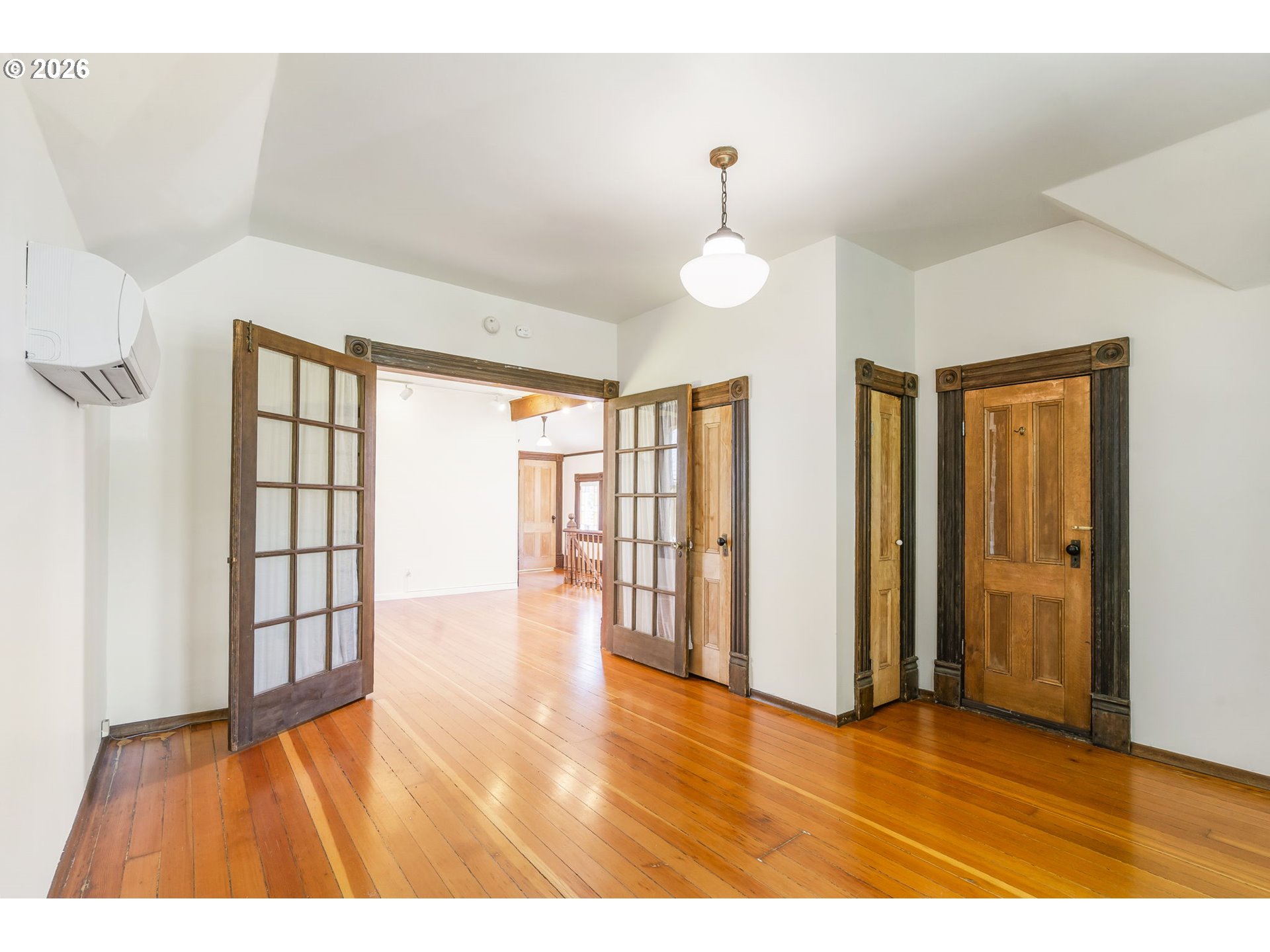 3206 South Kelly Avenue Portland, OR 97239 - Photo 14 of 38 Bedroom