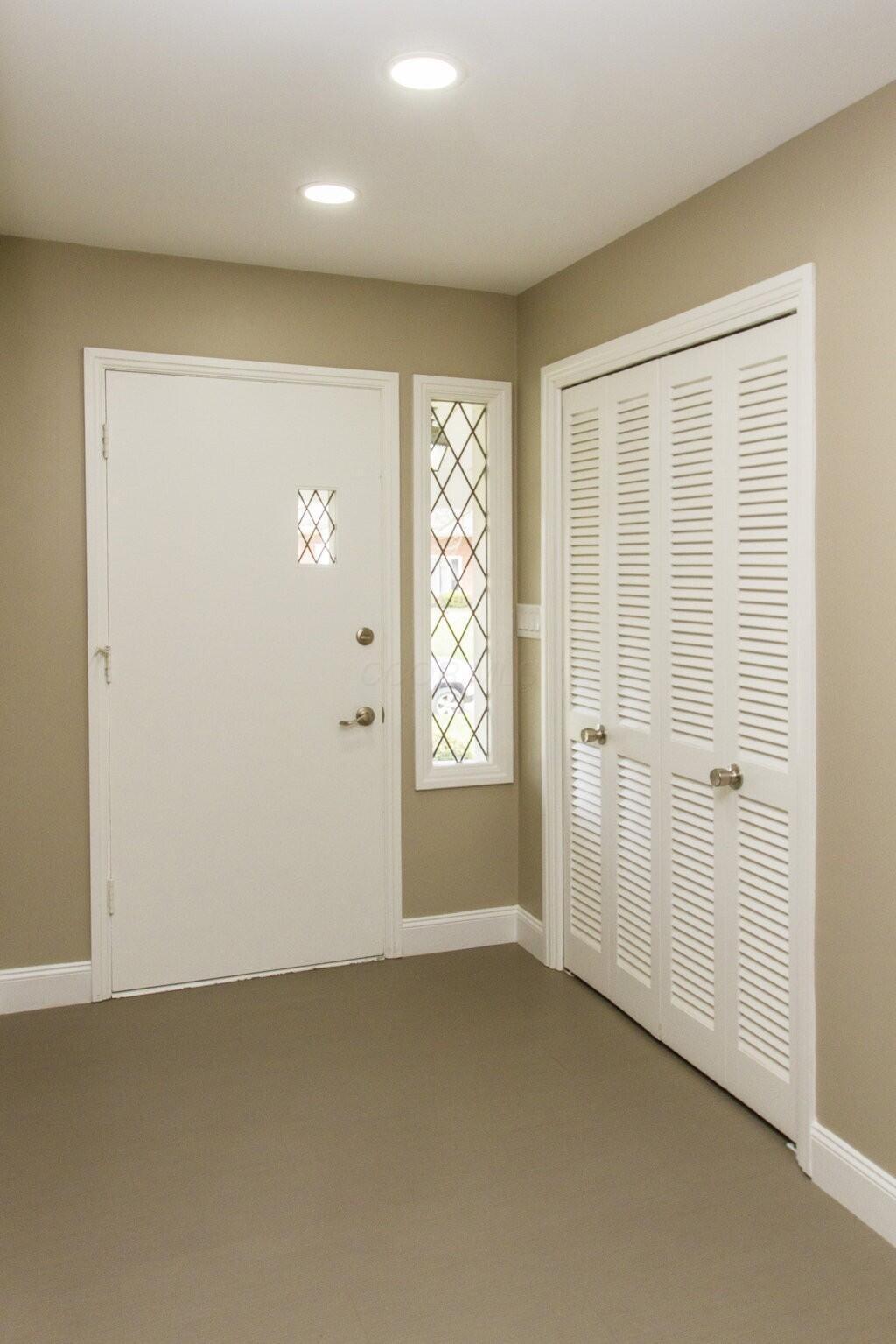 1428 Haddon Road Columbus, OH 43209 - Photo 6 of 69 Entry Hall