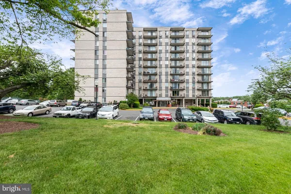 $2,500 | 3245 Rio Drive, Unit 211, Falls Church, VA 22041