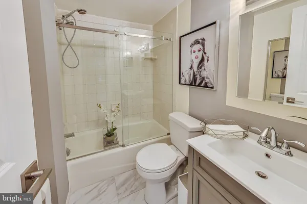 $2,500 | 3245 Rio Drive, Unit 211, Falls Church, VA 22041
