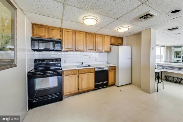 $2,500 | 3245 Rio Drive, Unit 211, Falls Church, VA 22041