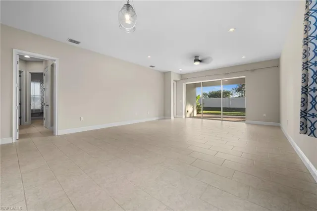 $699,990 | 3292 Pilot Circle, Naples, FL 34120