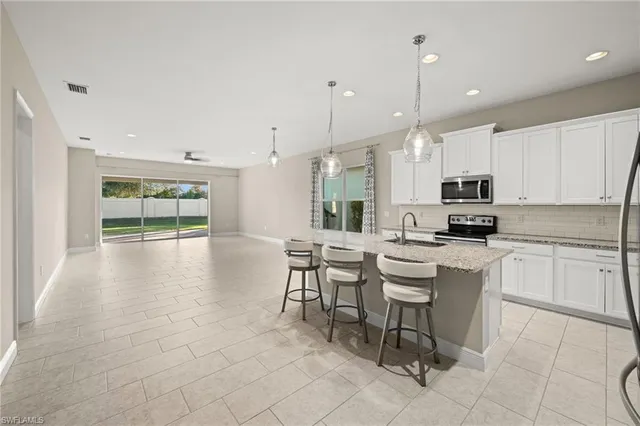 $699,990 | 3292 Pilot Circle, Naples, FL 34120