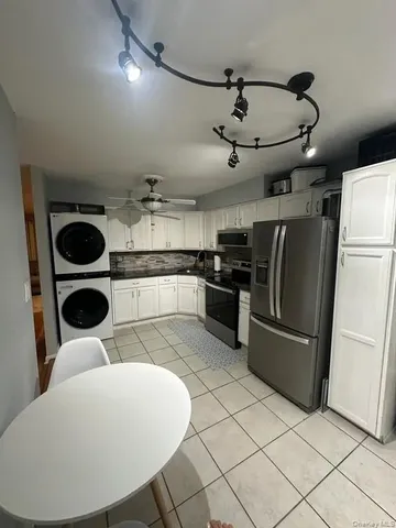 $295,000 | 224 Farber Drive, Unit 224, West Babylon, NY 11704