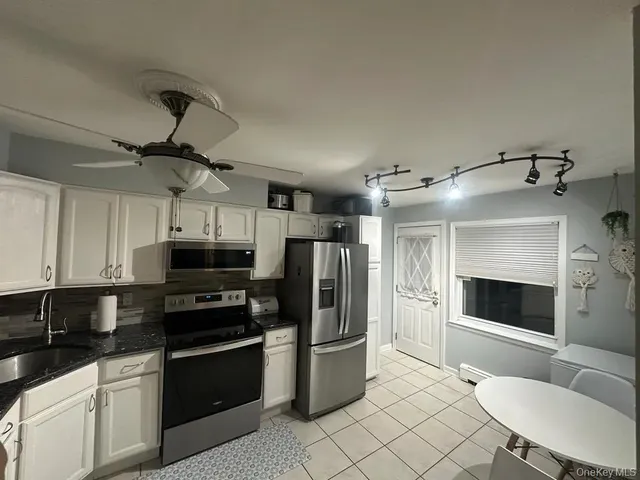 $295,000 | 224 Farber Drive, Unit 224, West Babylon, NY 11704