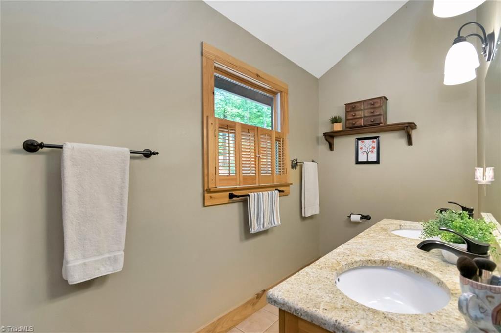 302 Doe Run Purlear, NC 28665 - Photo 17 of 43 Gallery Image 17