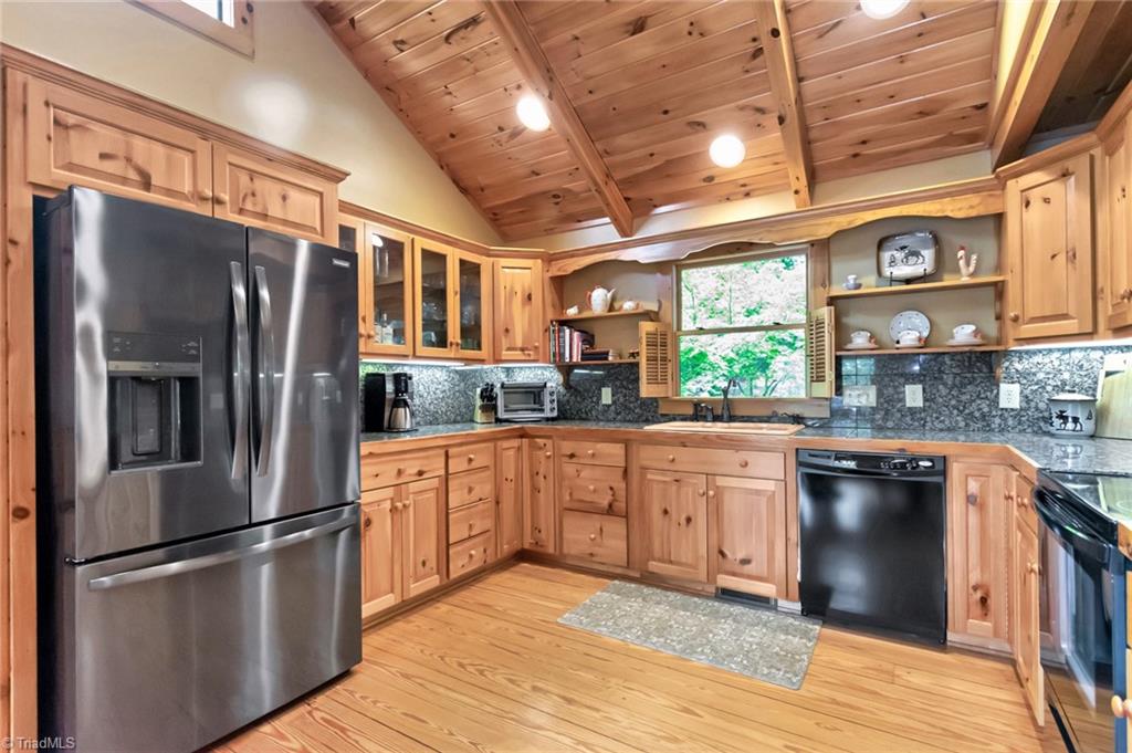 302 Doe Run Purlear, NC 28665 - Photo 10 of 43 Gallery Image 10