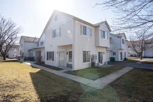 $2,300 | 89 Braxton Lane, Aurora, IL 60504