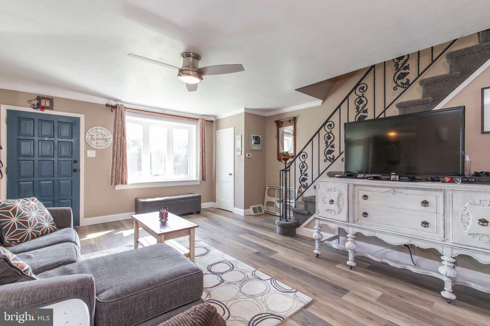 3054 Willits Road Philadelphia, PA 19136 - Photo 6 of 22 Living Room
