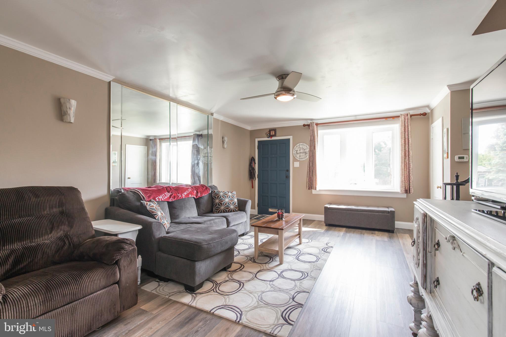 3054 Willits Road Philadelphia, PA 19136 - Photo 7 of 22 Living Room