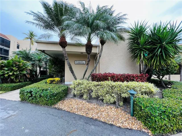 $2,700 | 3432 Northeast Causeway Boulevard, Unit 104, Jensen Beach, FL 34957