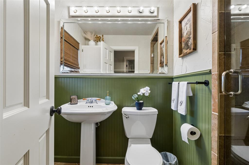 100 Swisher Road Shady Shores, TX 76208 - Photo 20 of 40