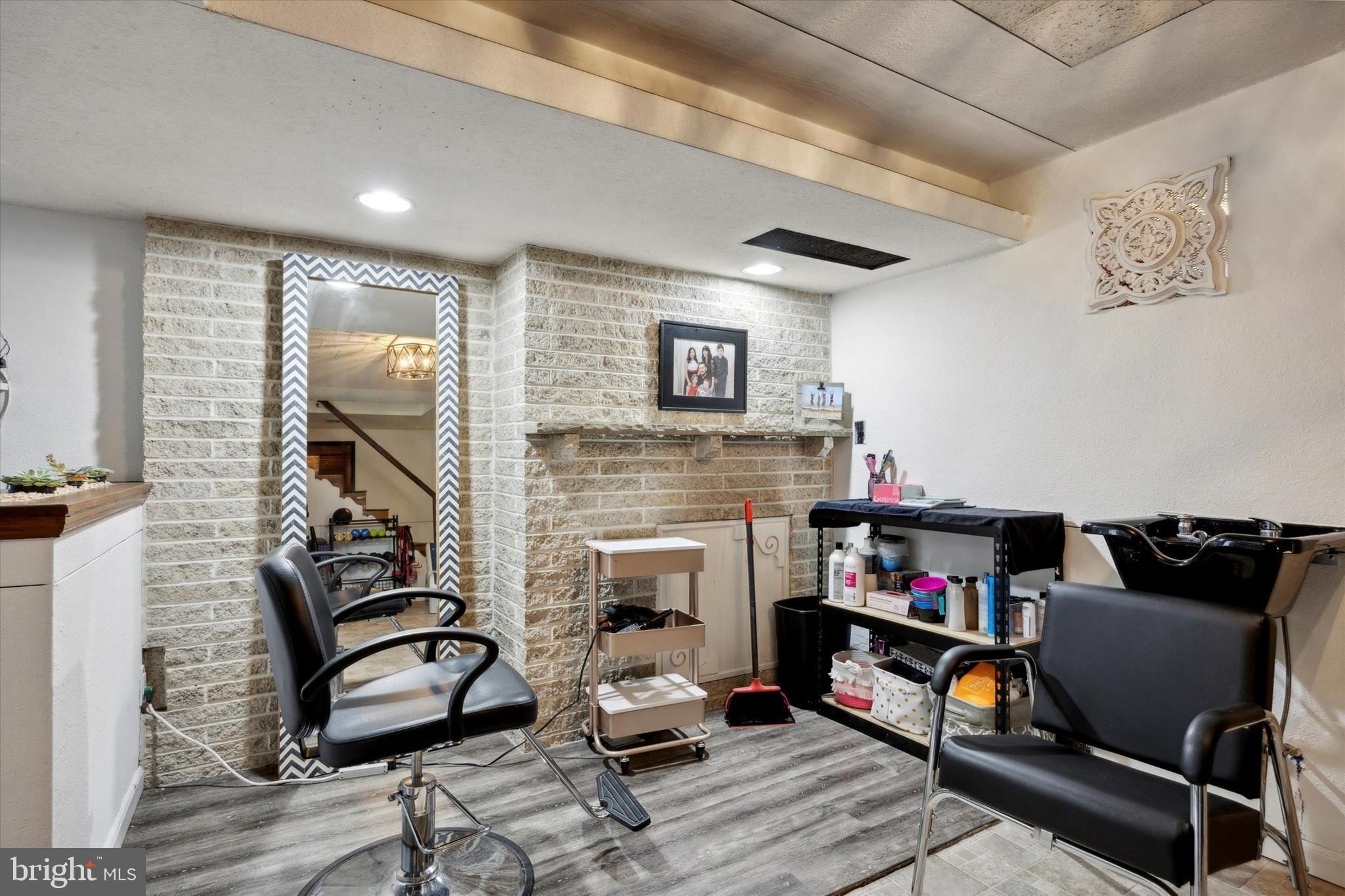 110 North State Road Springfield, PA 19064 - Photo 17 of 25 In-home salon