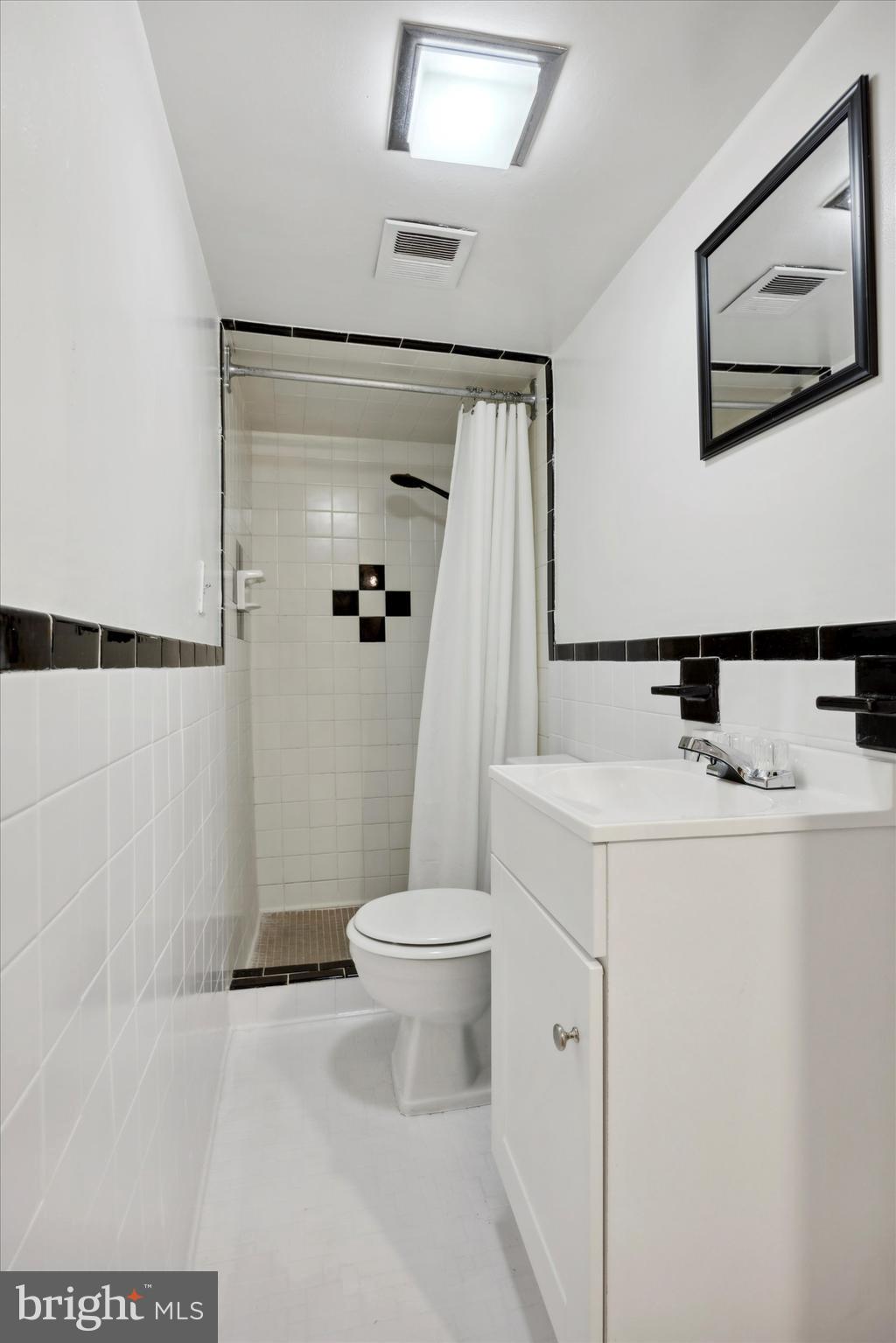 110 North State Road Springfield, PA 19064 - Photo 19 of 25 2nd full bath