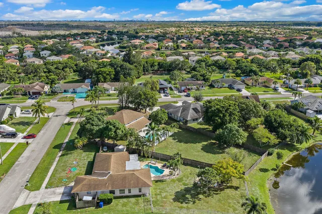 $729,900 | 208 Las Palmas Street, Royal Palm Beach, FL 33411