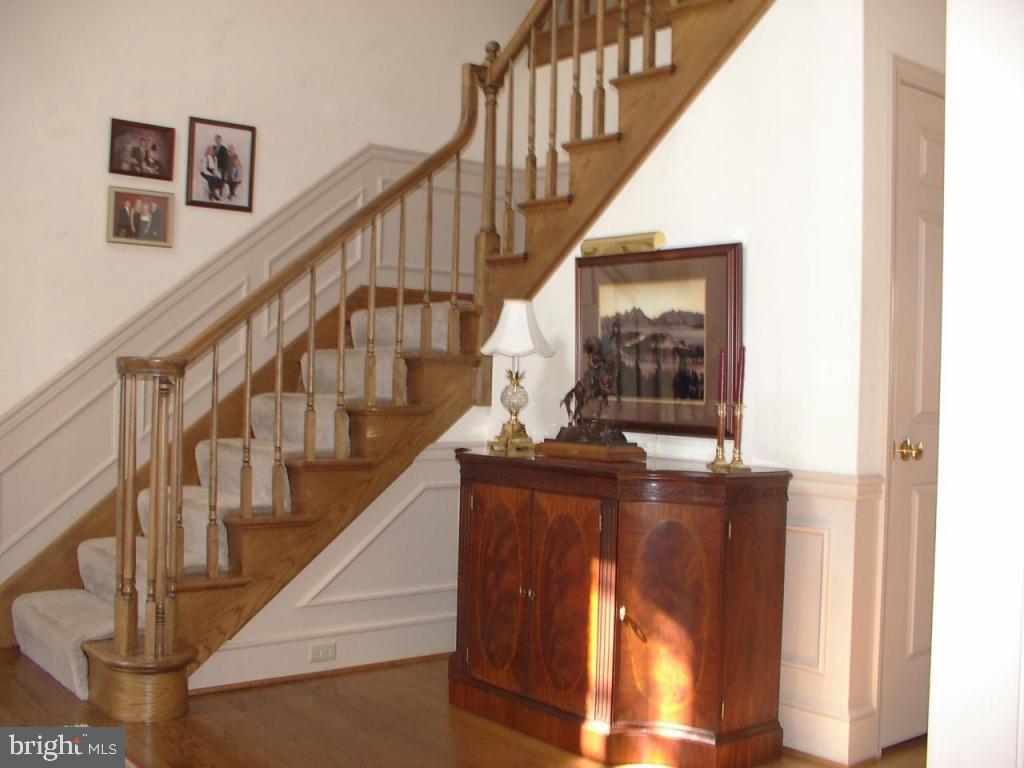 1046 Hunters Path Lancaster, PA 17601 - Photo 2 of 20 Gallery Image 2