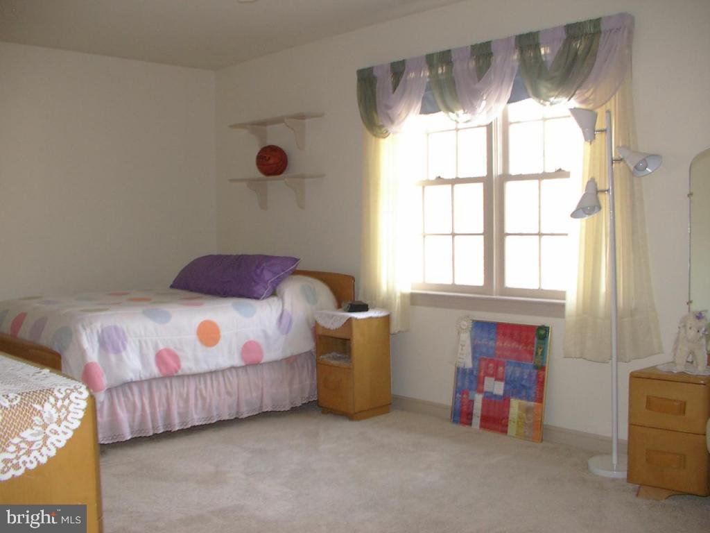 1046 Hunters Path Lancaster, PA 17601 - Photo 12 of 20 Gallery Image 12