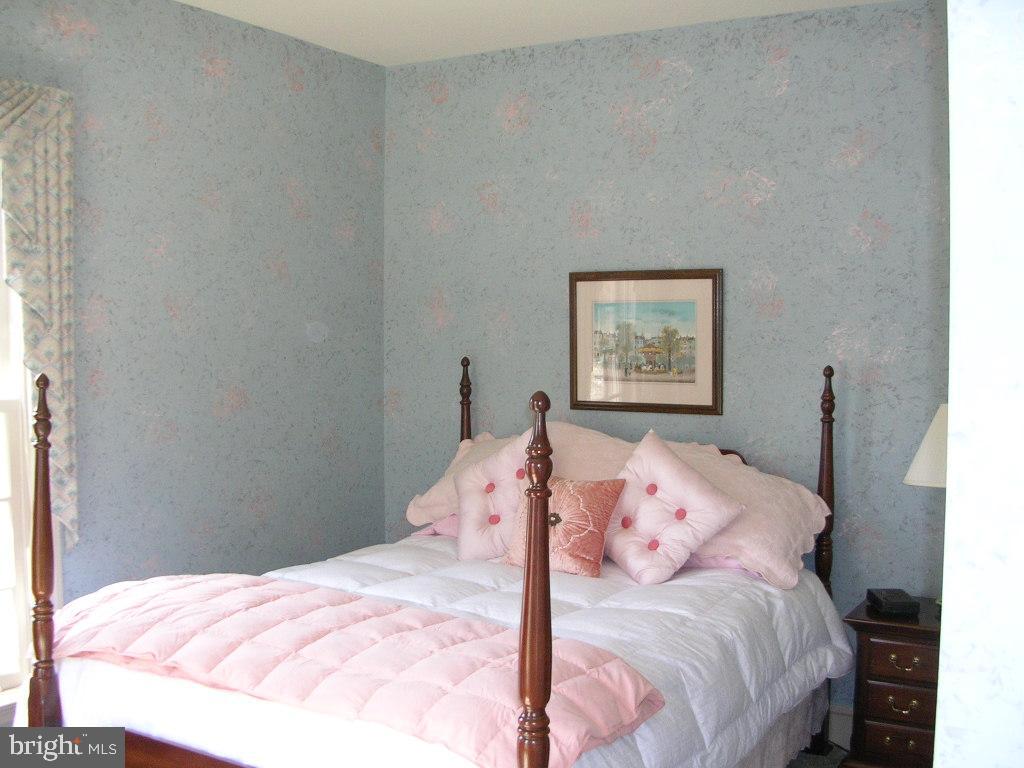1046 Hunters Path Lancaster, PA 17601 - Photo 17 of 20 Gallery Image 17