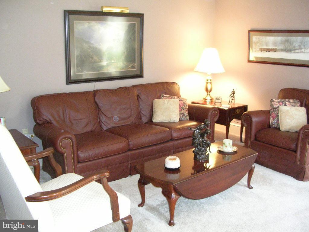 1046 Hunters Path Lancaster, PA 17601 - Photo 3 of 20 Gallery Image 3