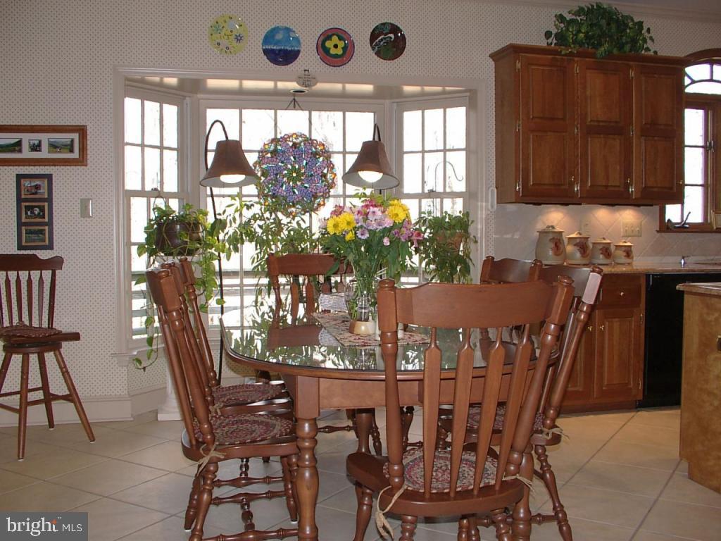 1046 Hunters Path Lancaster, PA 17601 - Photo 7 of 20 Gallery Image 7