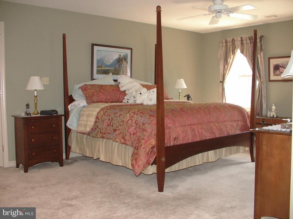 1046 Hunters Path Lancaster, PA 17601 - Photo 9 of 20 Gallery Image 9