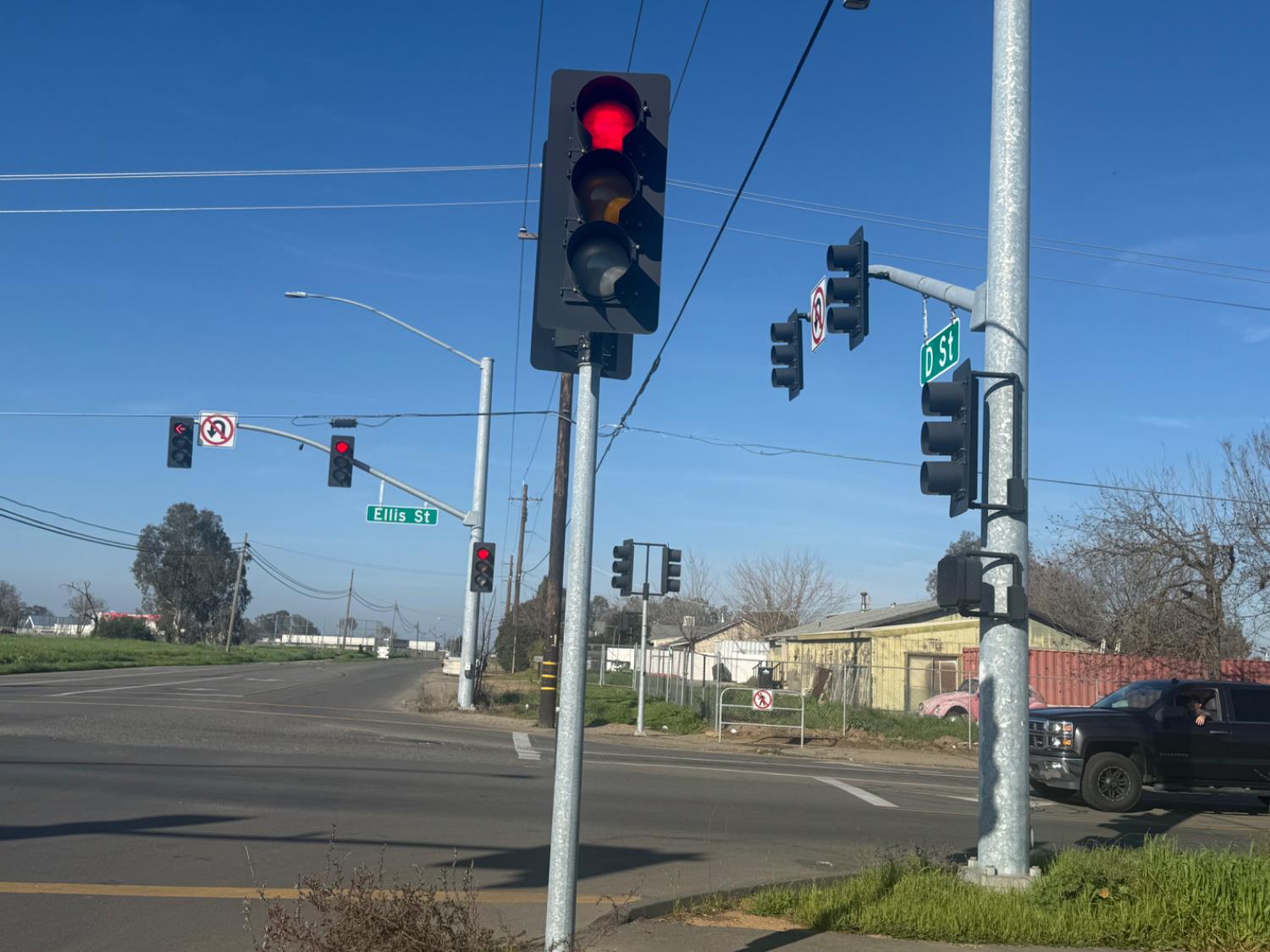 16385 North D Street Madera, CA 93638 - Photo 22 of 26 a street light pole on a street