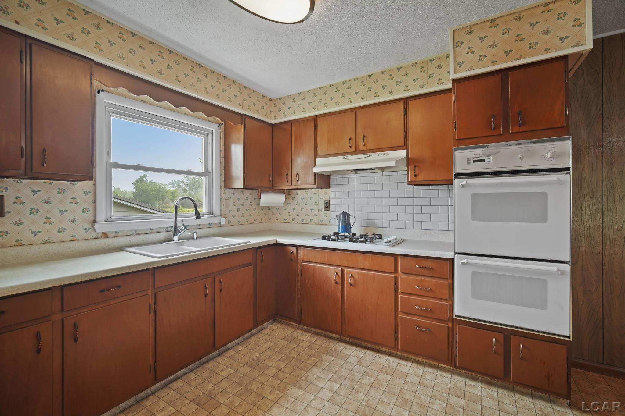 6300 Somerset Road Addison, MI 49220 - Photo 9 of 38 50113973-8.JPG