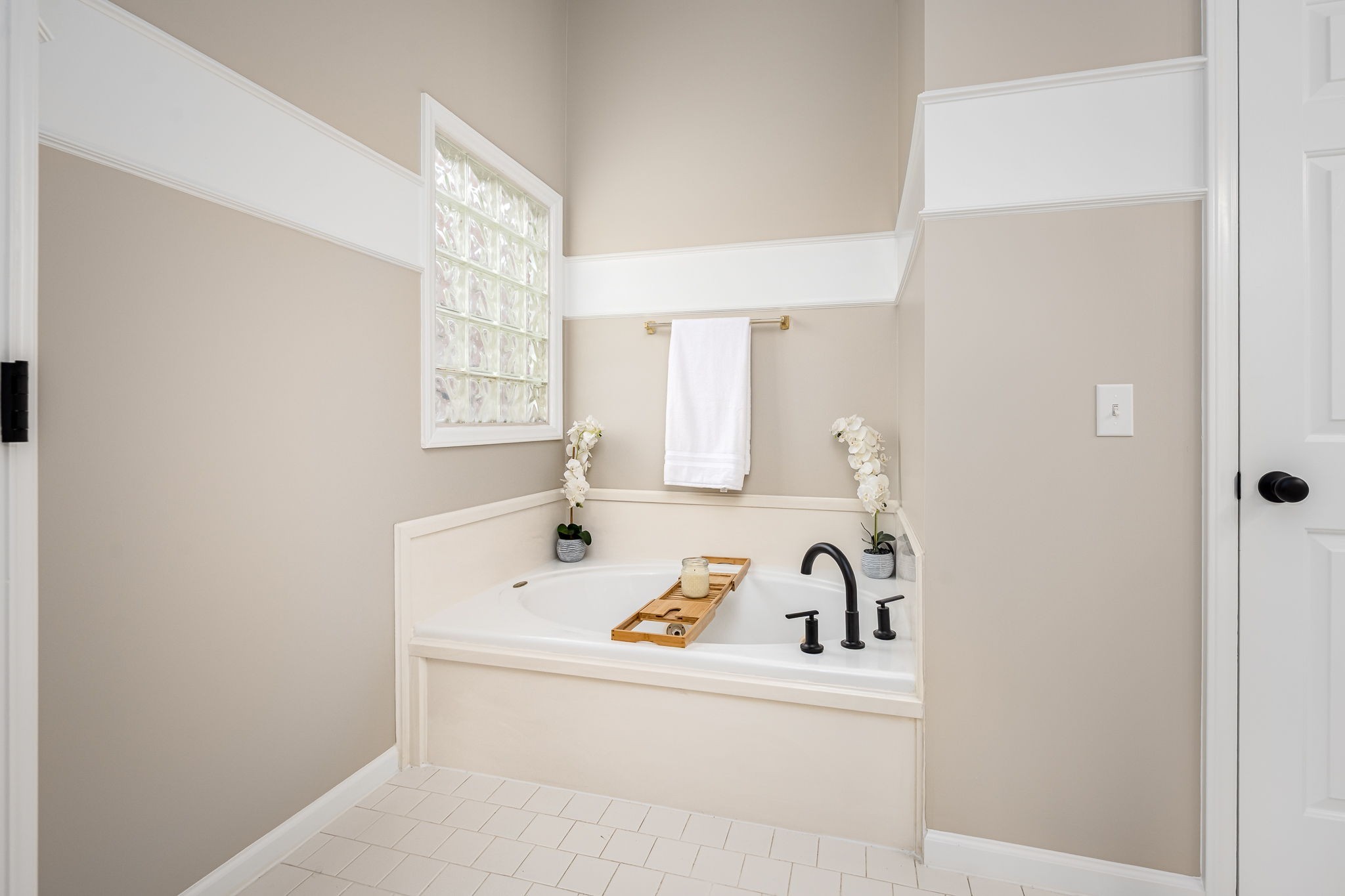 339 Calumet Trace Murfreesboro, TN 37127 - Photo 19 of 24 a white bath tub sitting in a bathroom next to a window