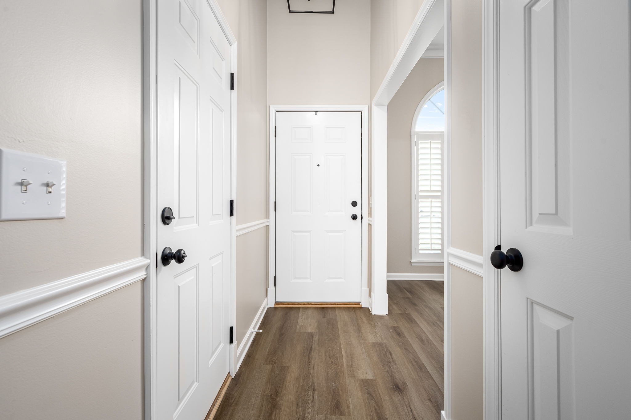 339 Calumet Trace Murfreesboro, TN 37127 - Photo 9 of 24 a view of a bathroom with wooden floor and tub